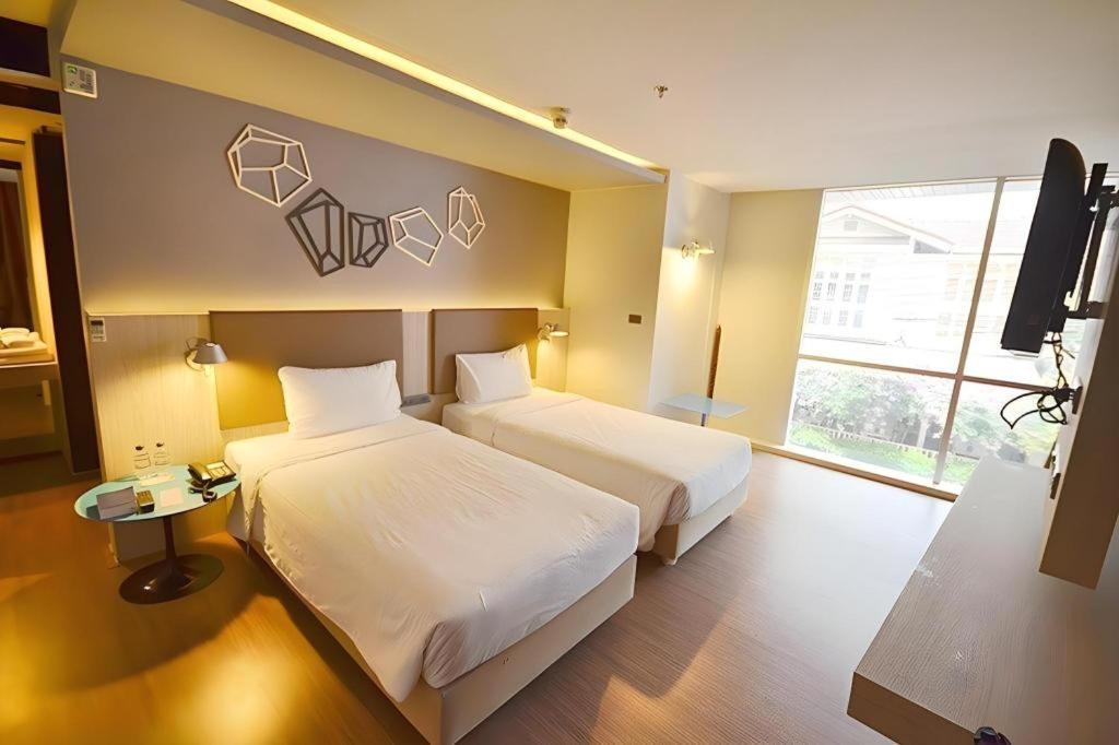 The Heritage Silom Hotel Bangkok Exterior photo