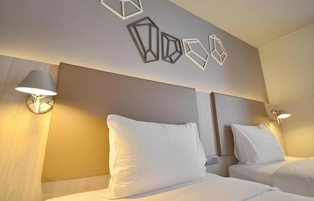 The Heritage Silom Hotel Bangkok Exterior photo