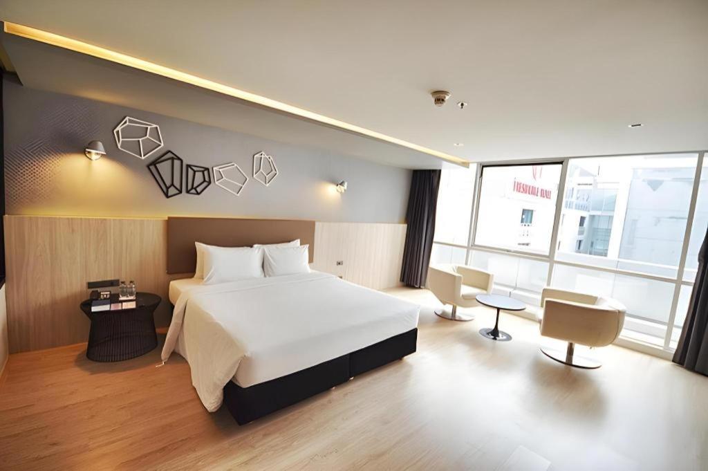 The Heritage Silom Hotel Bangkok Exterior photo