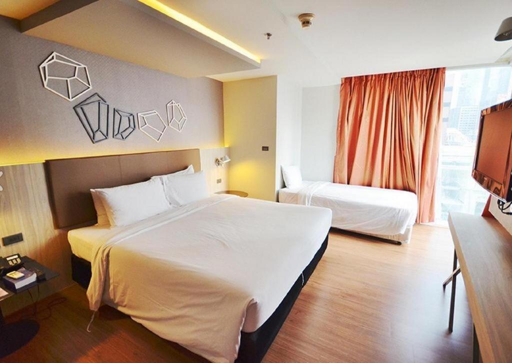 The Heritage Silom Hotel Bangkok Exterior photo