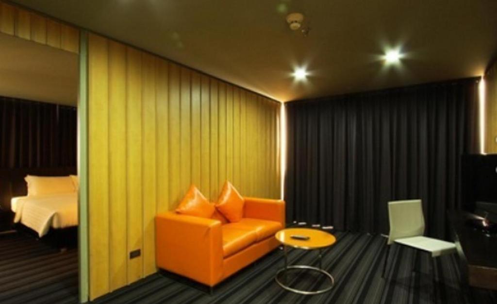 The Heritage Silom Hotel Bangkok Exterior photo
