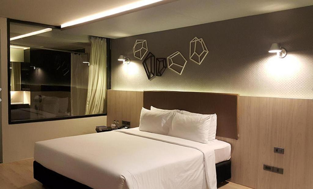 The Heritage Silom Hotel Bangkok Exterior photo