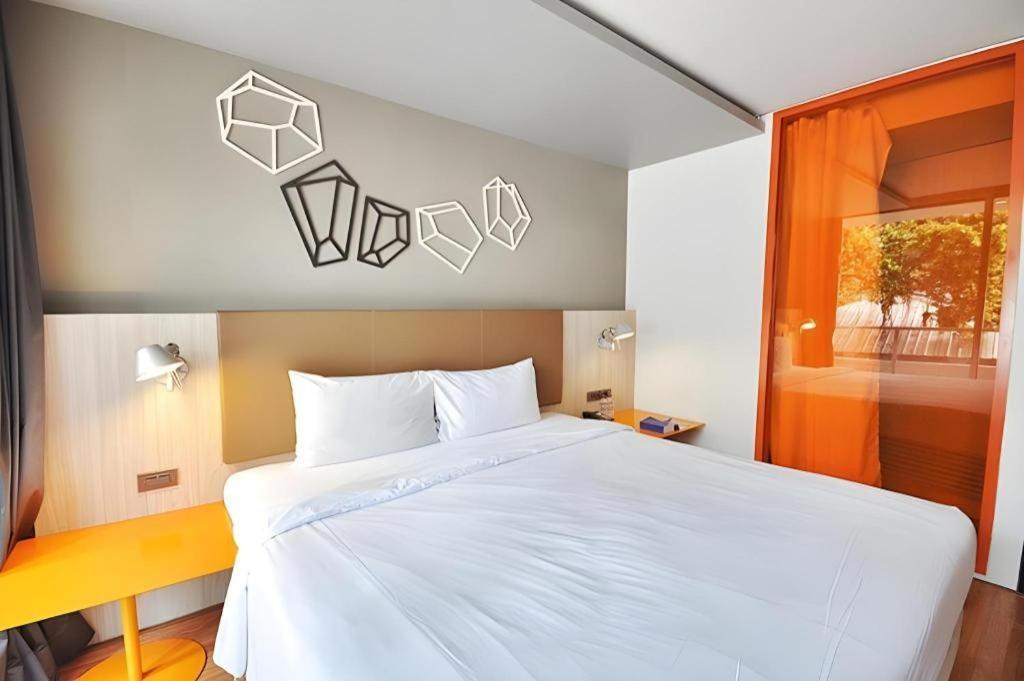 The Heritage Silom Hotel Bangkok Exterior photo