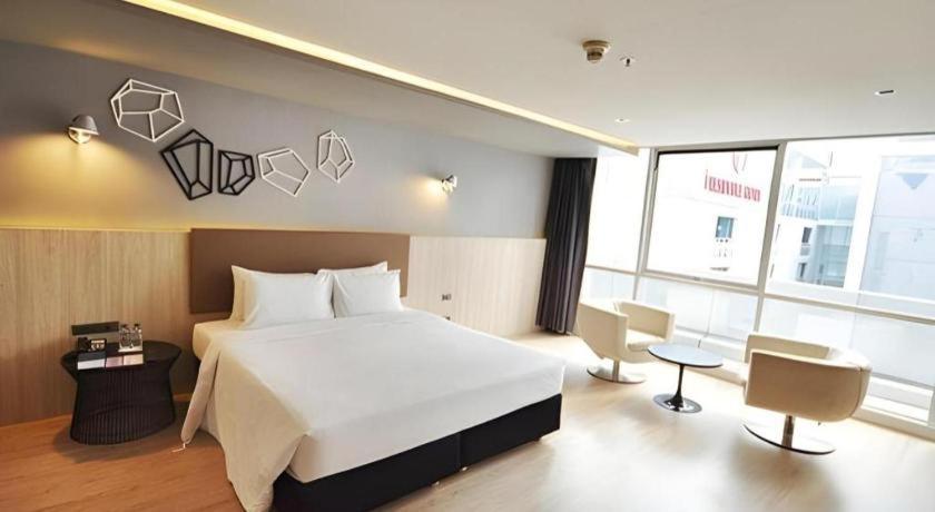 The Heritage Silom Hotel Bangkok Exterior photo