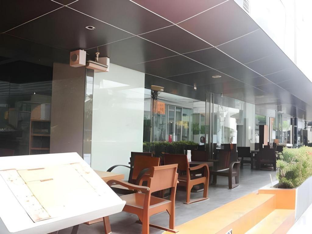 The Heritage Silom Hotel Bangkok Exterior photo